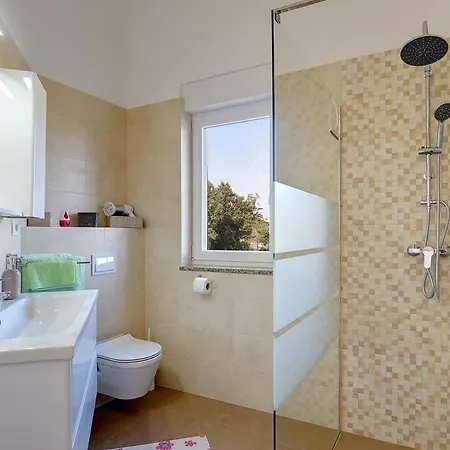 Dom wakacyjny House Veronika Vinkuran